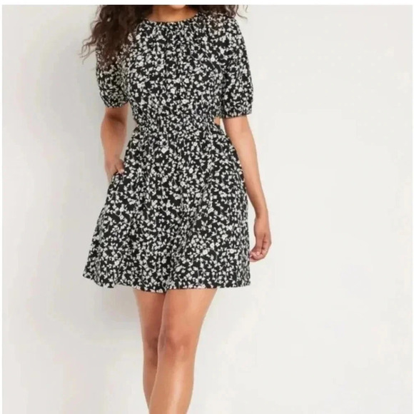 Old Navy Black and White Floral Poplin Dress - Picture 2 of 10